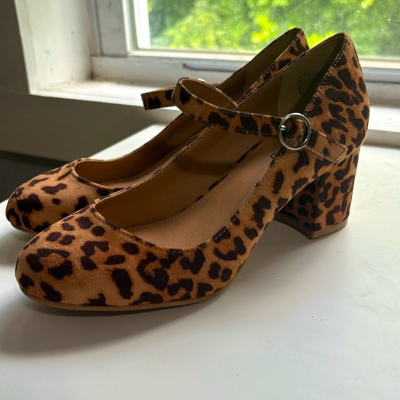 Mary Jane Leapoard Pump - Picture 3 of 9